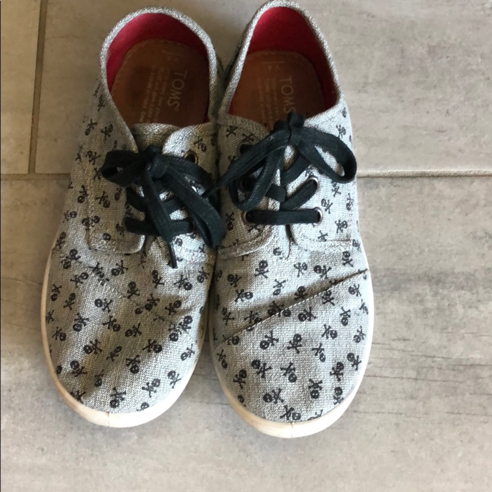 Toms crossbones shoes